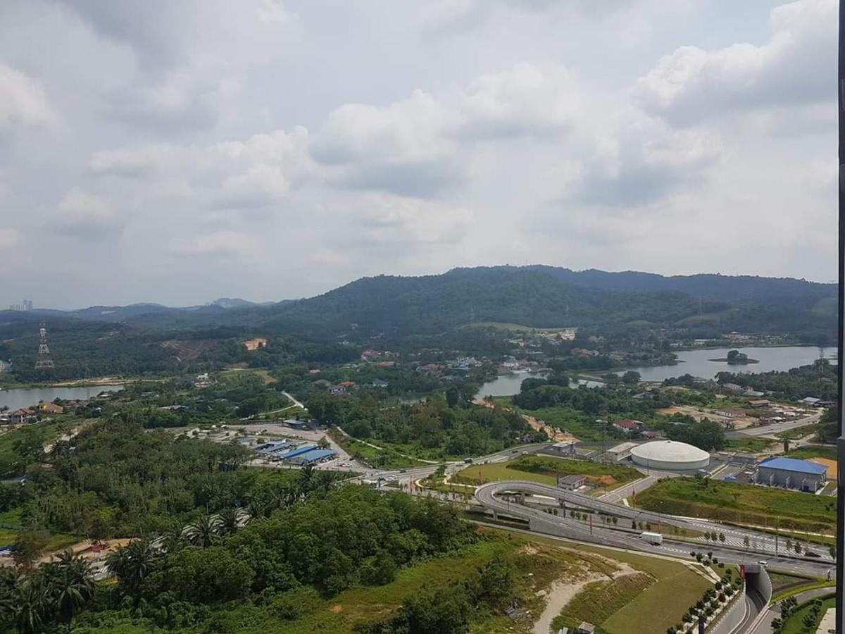 96кв.м 3, 2 баня Апартамент
 в Путраджая Kampong Tangkas Екстериор снимка
